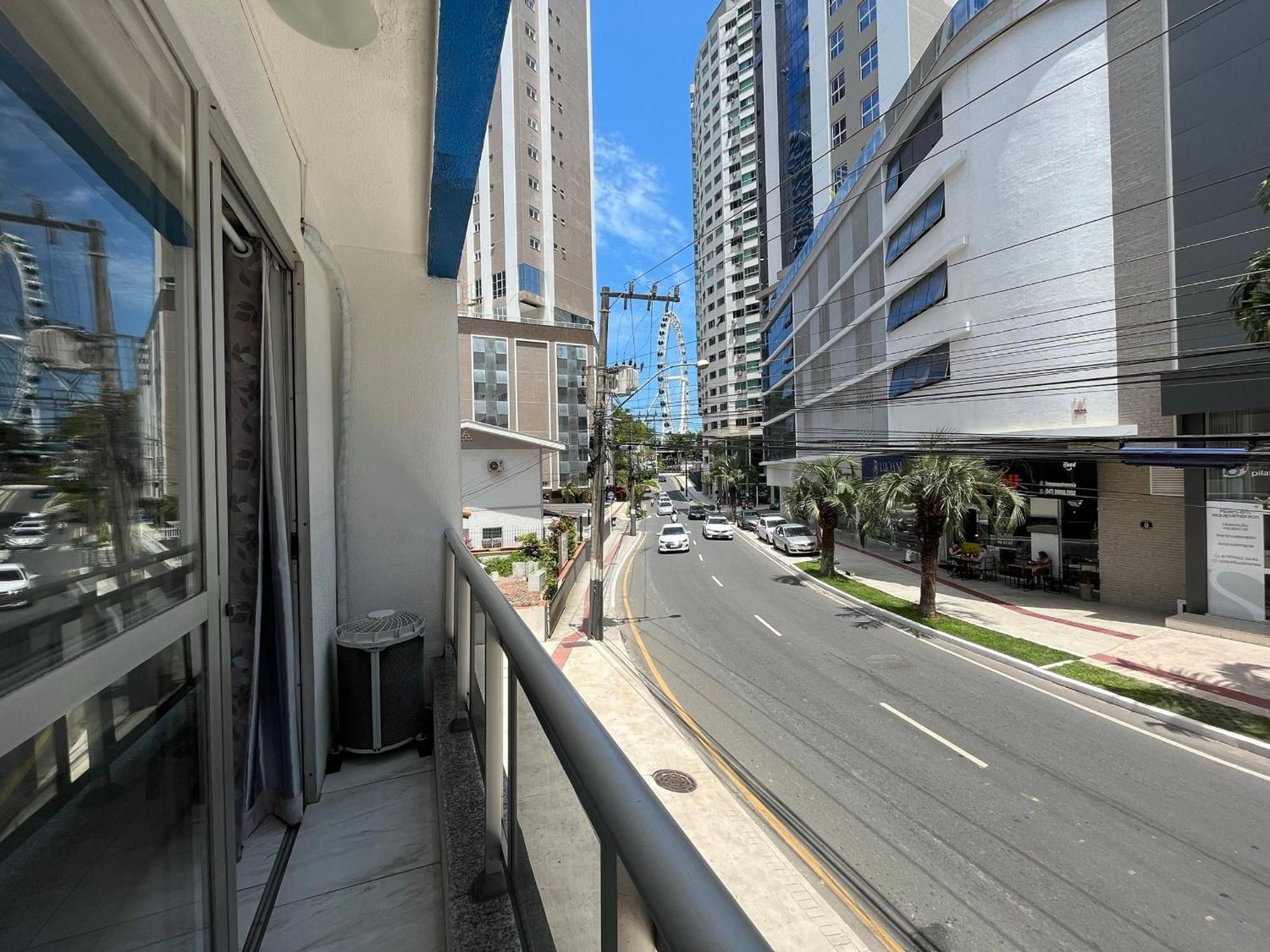 MAZ001 - Kitnet Super Completa com Ar Condicionado e vista Big Wheel, Garagem Balneario Camboriu Exterior foto